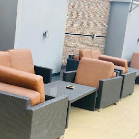 Room In Lodge - Owu Crown Hotel, Ibadan Exterior foto